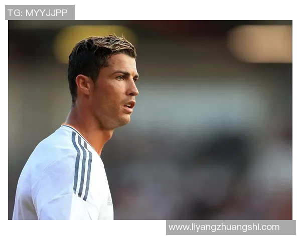 克里斯蒂亚诺·罗纳尔多：从青涩少年到足坛传奇的奋斗之路